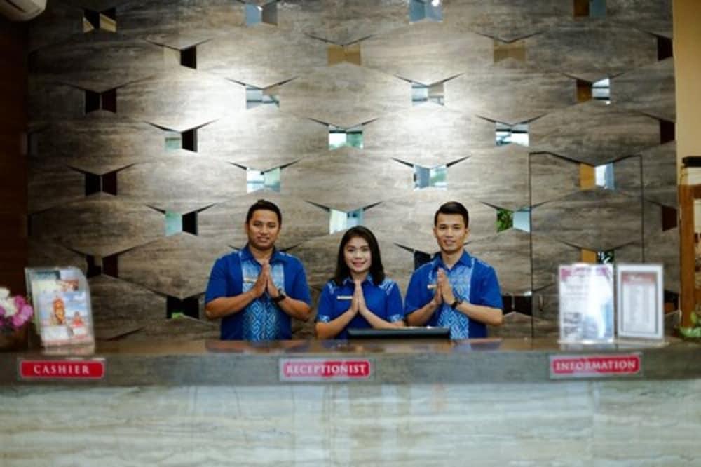 The Batik Hotel Medan Exterior photo