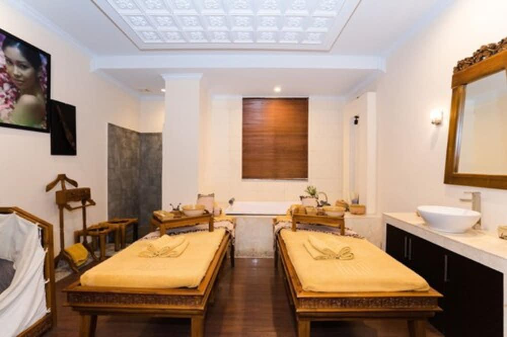 The Batik Hotel Medan Exterior photo