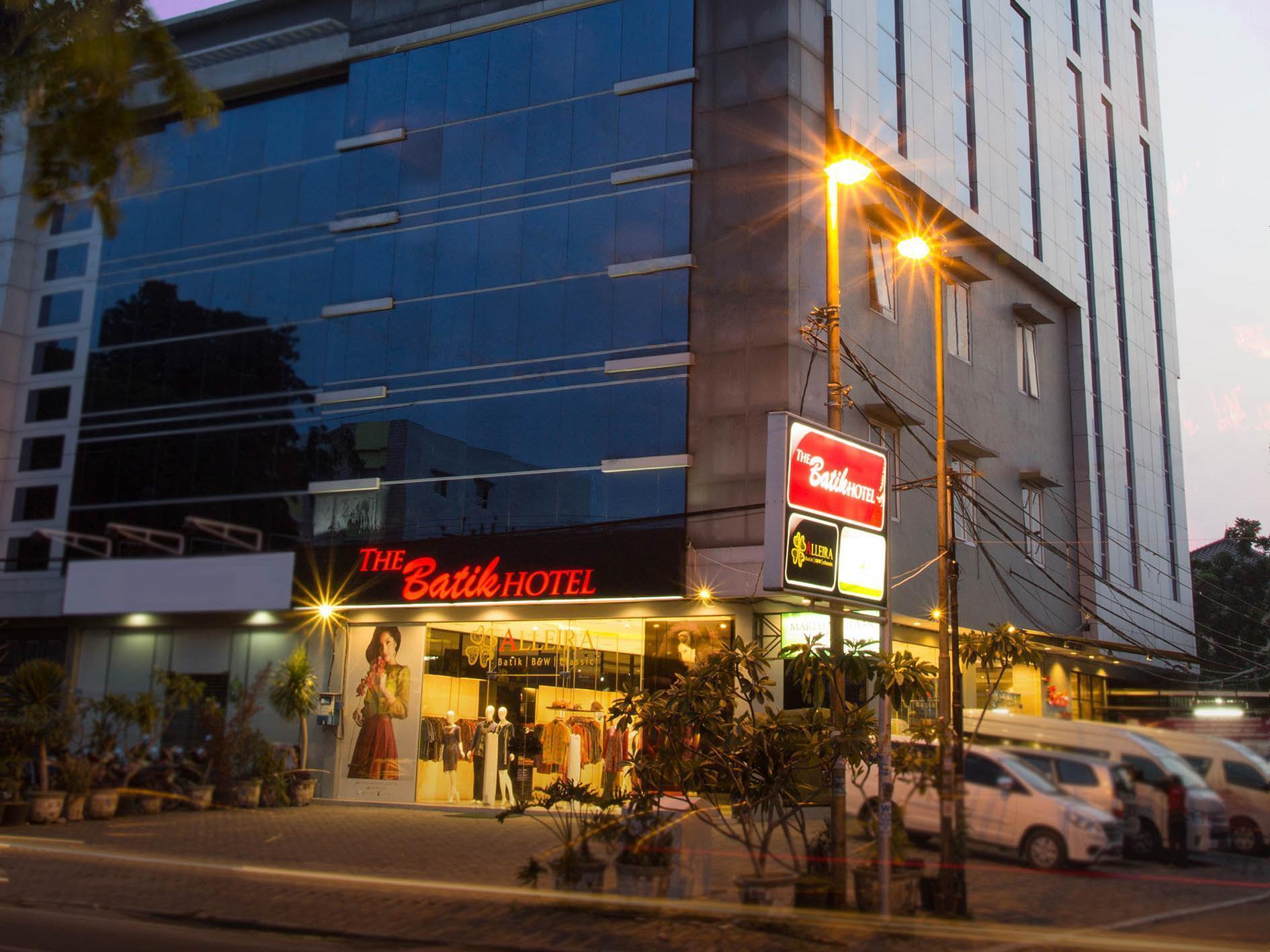 The Batik Hotel Medan Exterior photo