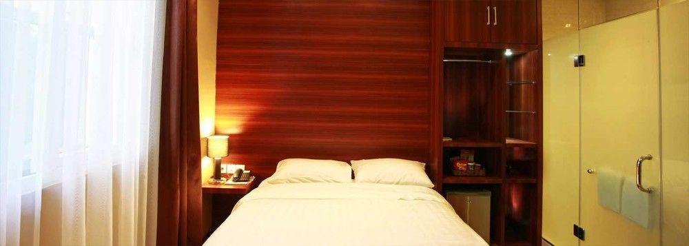 The Batik Hotel Medan Exterior photo