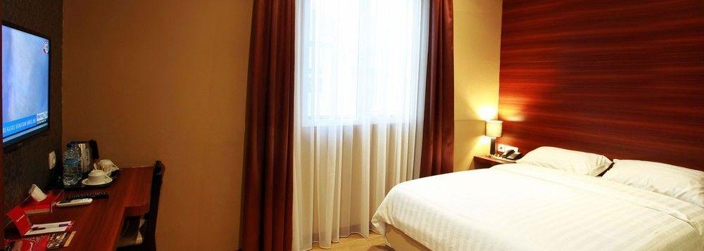 The Batik Hotel Medan Exterior photo