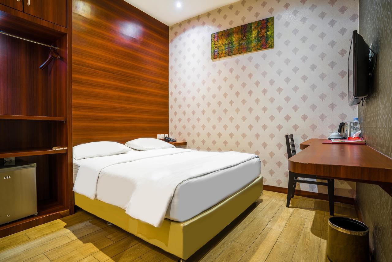 The Batik Hotel Medan Exterior photo