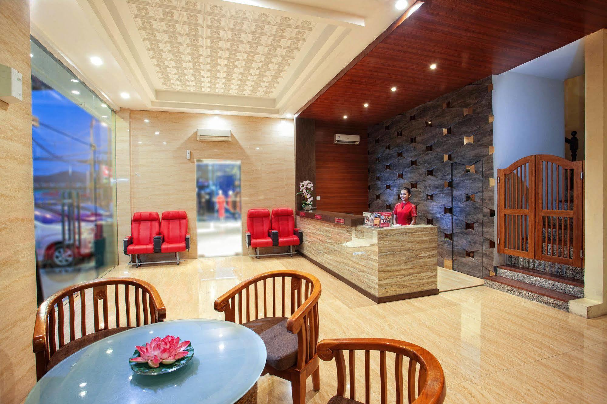 The Batik Hotel Medan Exterior photo