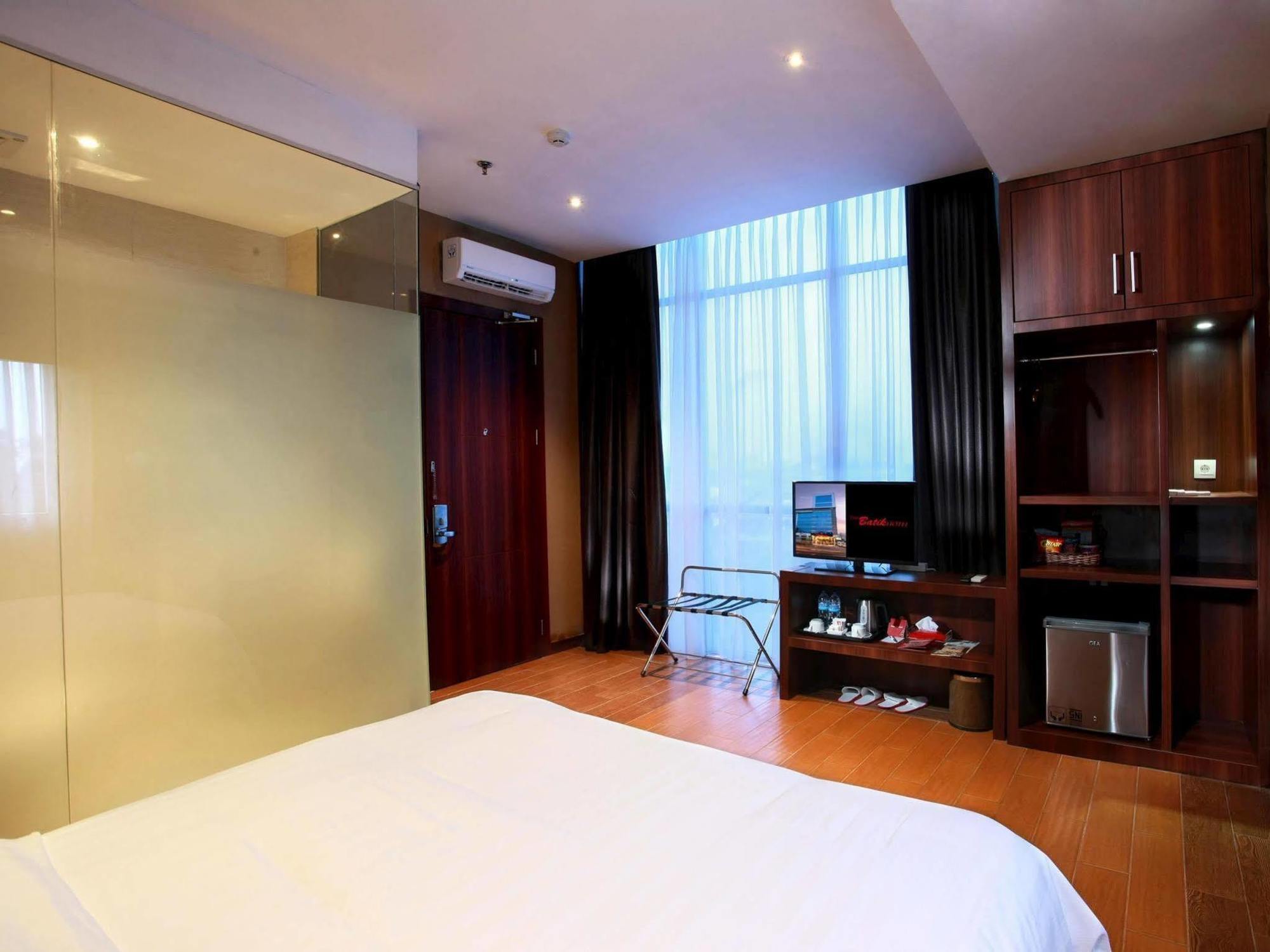 The Batik Hotel Medan Exterior photo