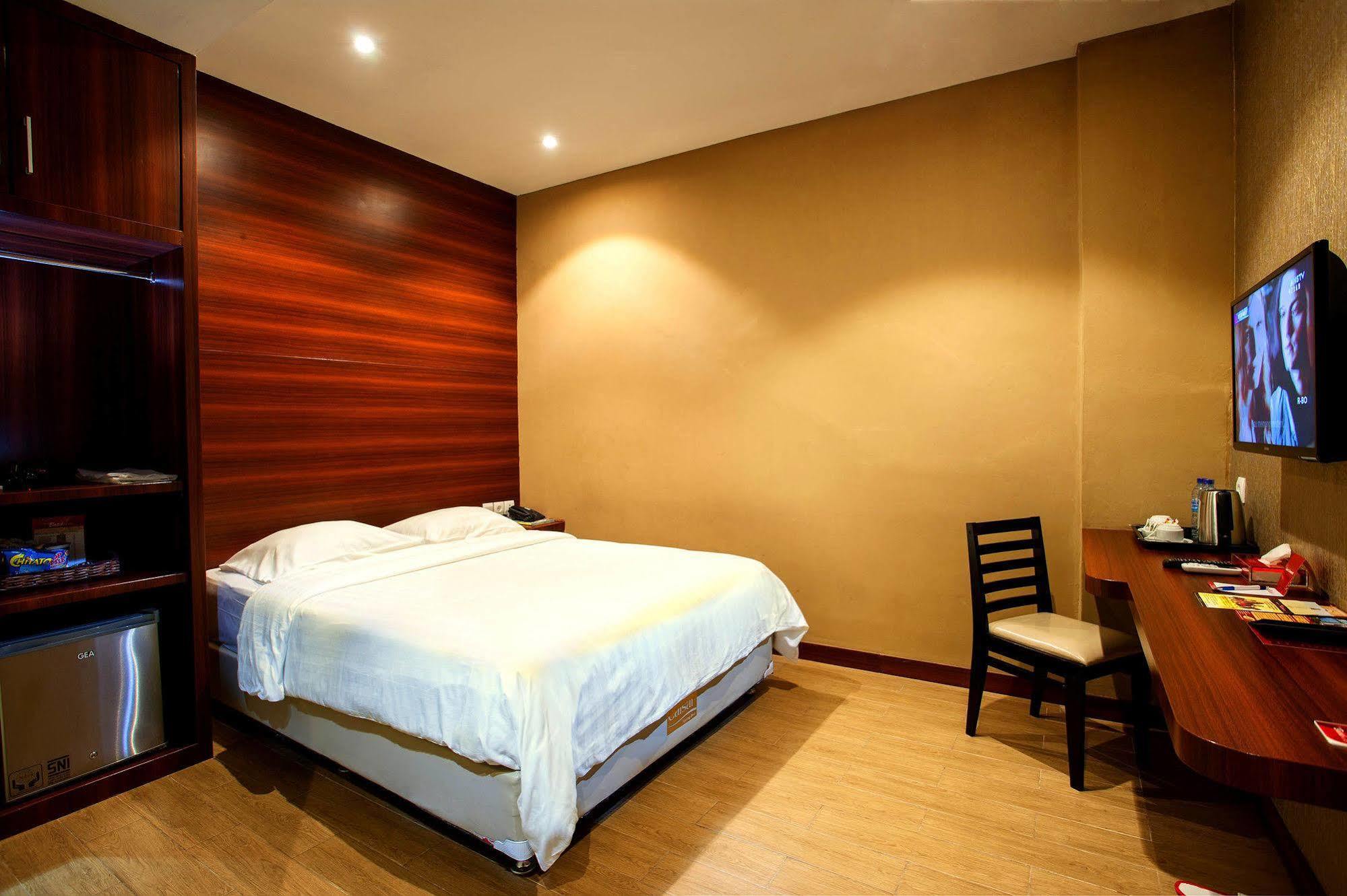 The Batik Hotel Medan Exterior photo