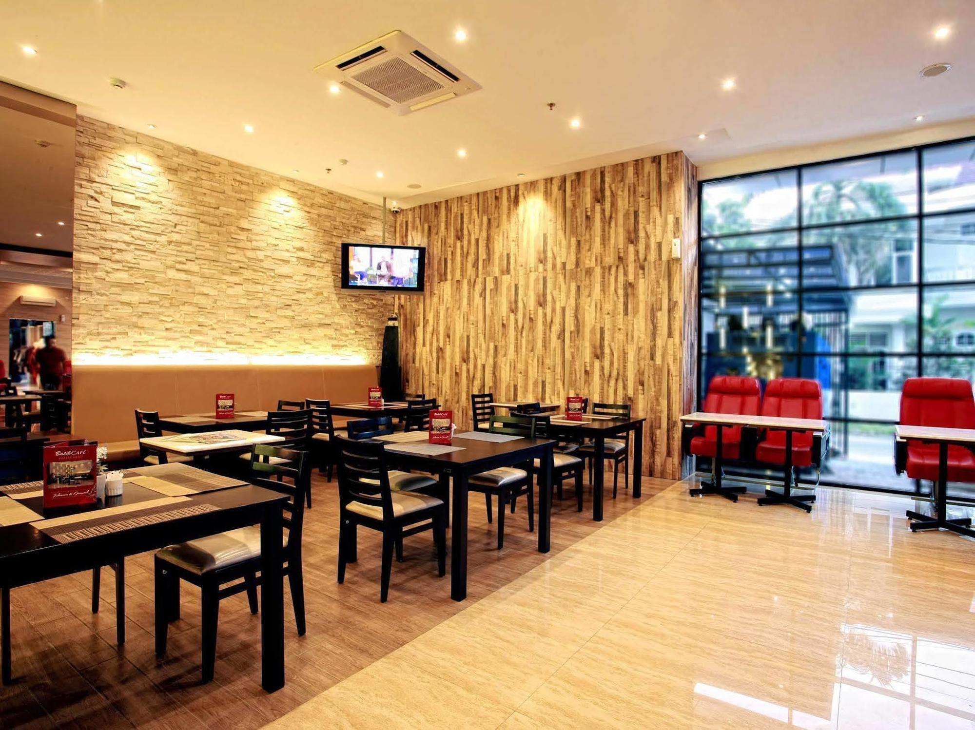 The Batik Hotel Medan Exterior photo