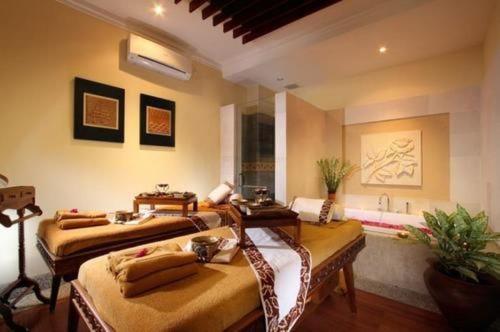 The Batik Hotel Medan Exterior photo